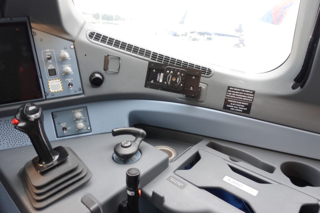 A350 EFB Mount